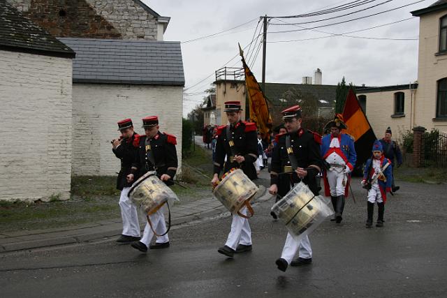 IMG_1169.JPG - retour vers l'église pour la messe militaire...
